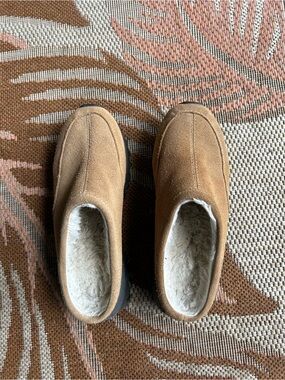 American Eagle Outfitters Women's Tan Leather Fleece-Lined Mules